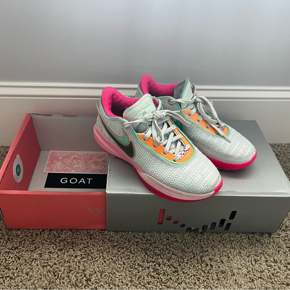 Nike Lebrons XX 20 Outdoor Basketball Shoes